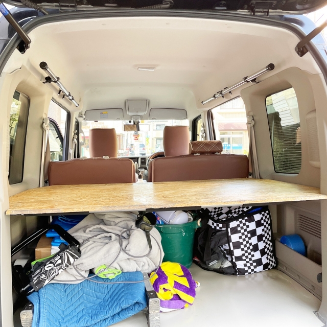 内張の中のメクラ穴を使用して3点でしっかり取付